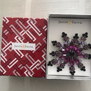 JACLYN SMITH BROOCH. NEW IN BOX. PURPLE/BLK CRYSTA